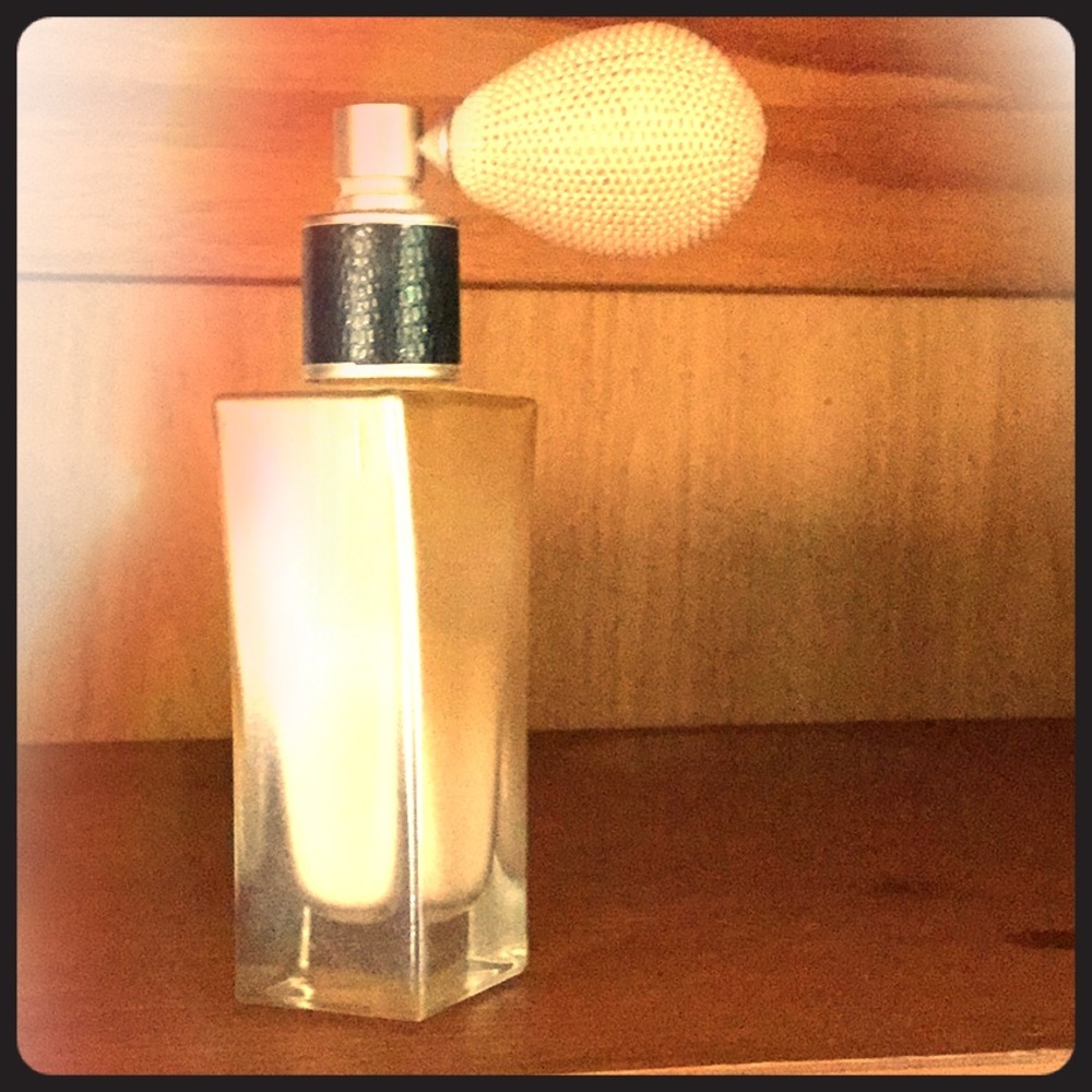 Radiant powder spray